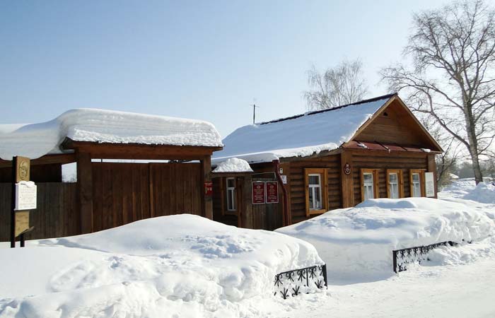 Дом памяти - снежная белизна, покой и тишина. Фото Л.Пахомовой
